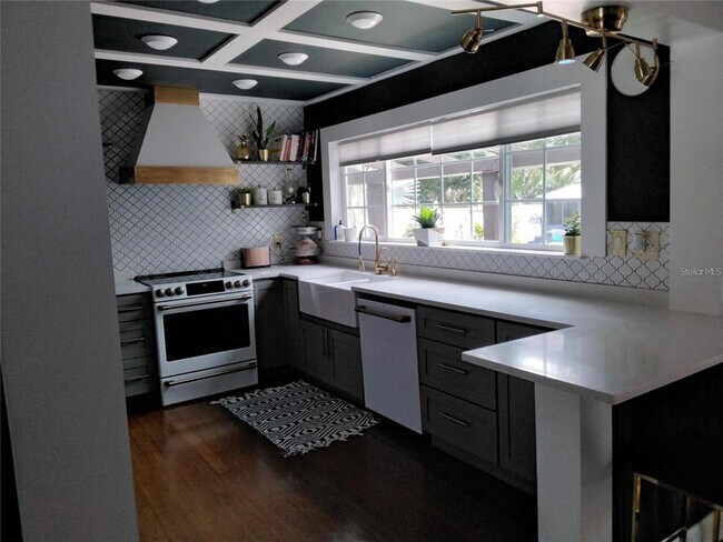 Building Photo - 6332 11th Ave S