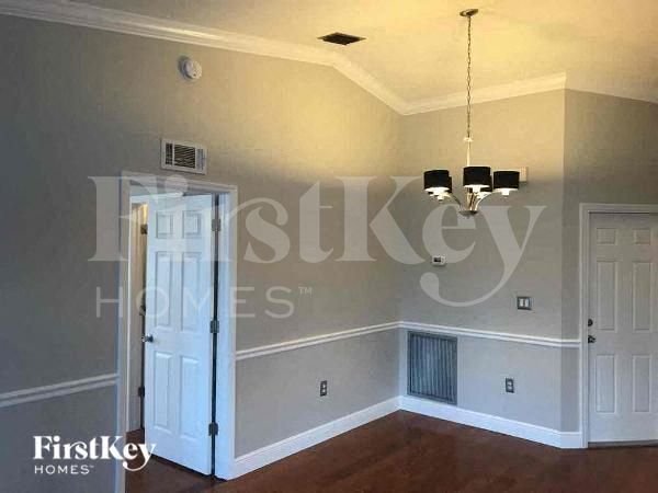 Building Photo - 17261 Oriole Rd