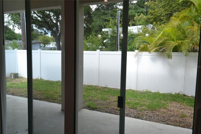 Building Photo - 281 Diogenes St
