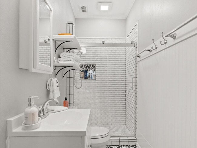 Building Photo - Available Now! Charming, Updated 3-Bedroom...