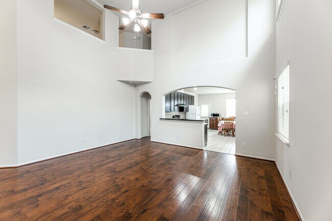 Building Photo - 6443 Wilshire Fern