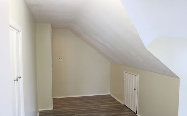 Building Photo - 3 Bed 1.5 bath Single Family Home