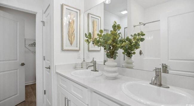 Building Photo - 31 Quaker Rdg Dr