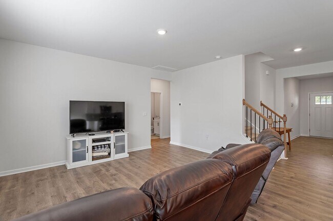 Building Photo - Spacious 5 BR for Rent in Wendall-Availabl...