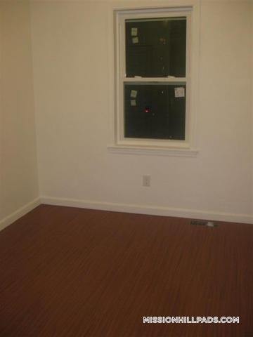 Building Photo - 93A Hillside St