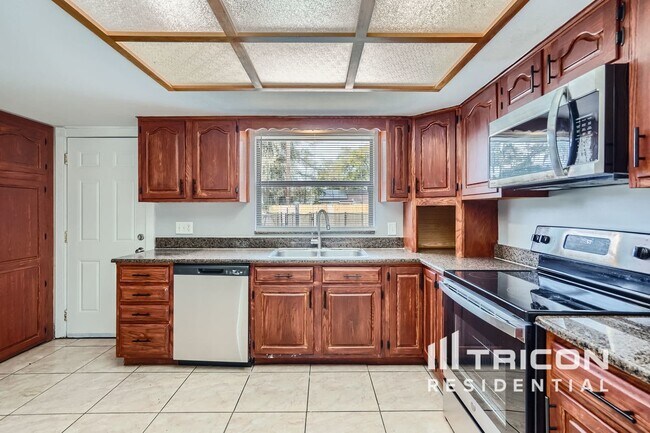 Building Photo - 513 Oakhurst St