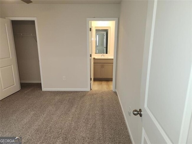 Building Photo - 235 Vly Oak Dr