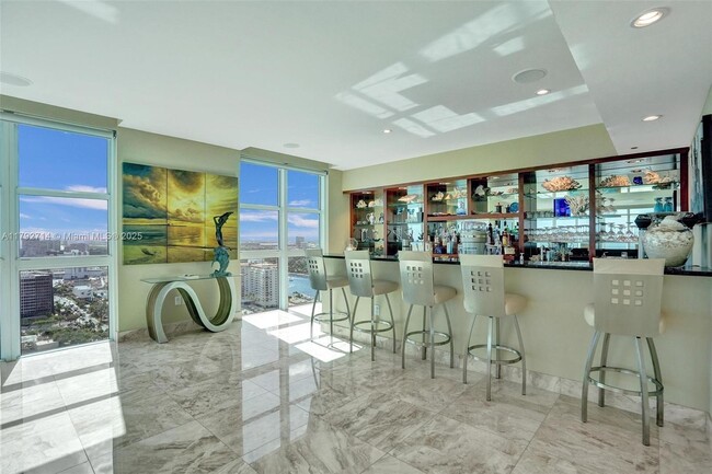 Building Photo - 101 S Fort Lauderdale Beach Blvd