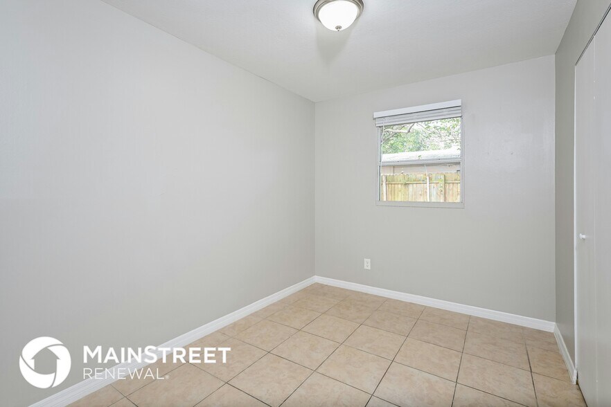 Building Photo - 671 Caliente Way