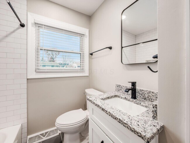 Building Photo - 2475 Swansea Rd