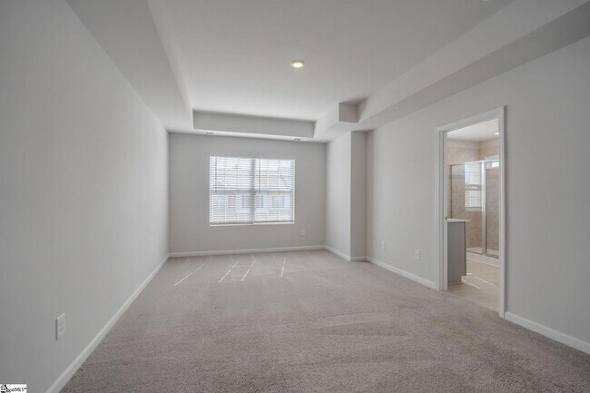 Building Photo - 14 Loebner Ln
