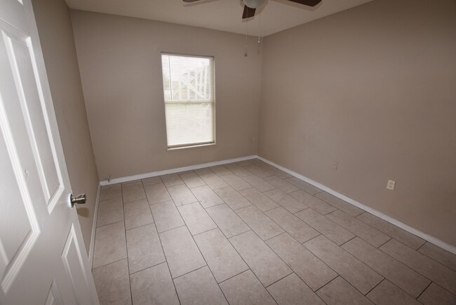 Building Photo - 1060 Dudley Dr
