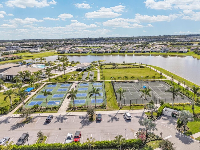 Building Photo - 5320 St Armands Way