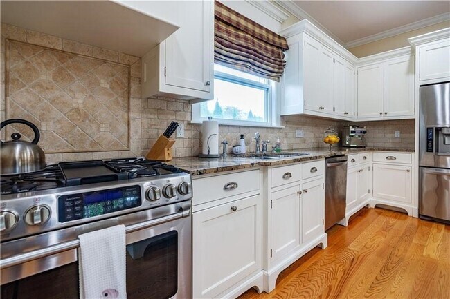 Building Photo - 7 Gibson Ave