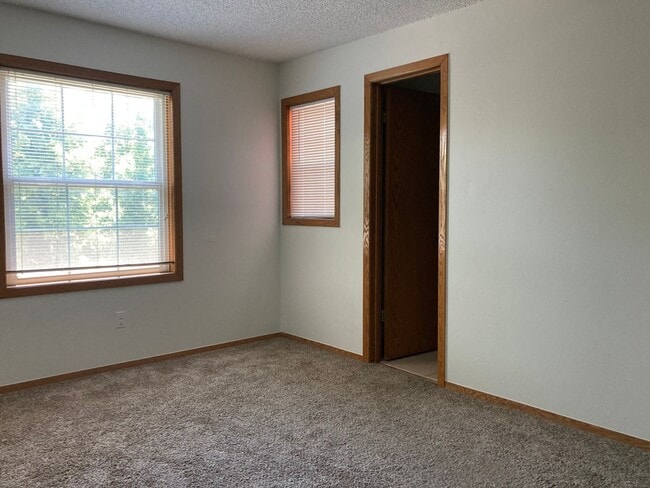 Building Photo - 2932 Shadow Creek Dr