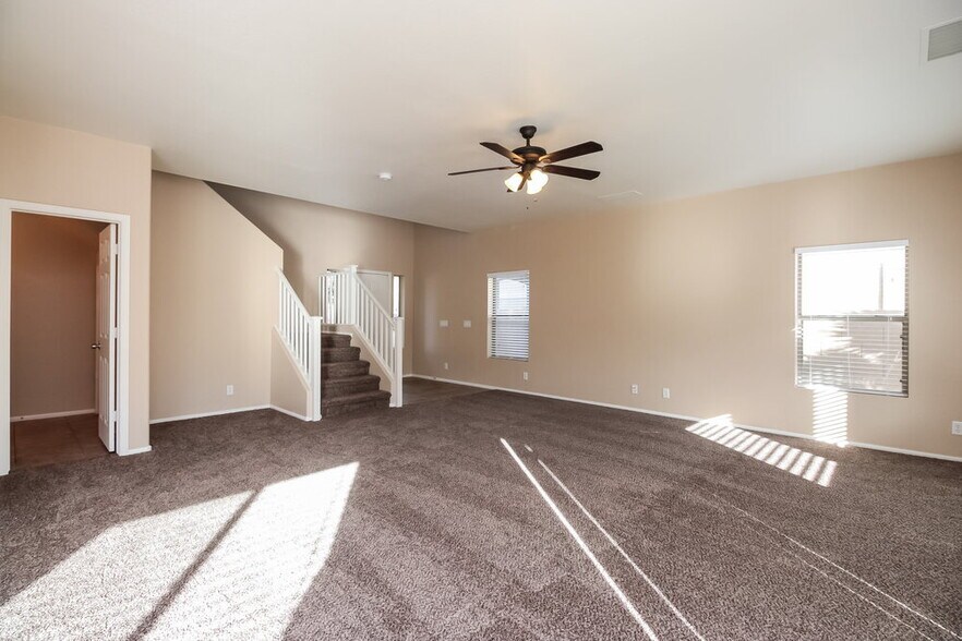 Building Photo - 735 W Fruit Tree Ln