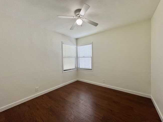 Building Photo - 3 Bedrooms, 1 1/2 Bathrooms, Classic Napa ...