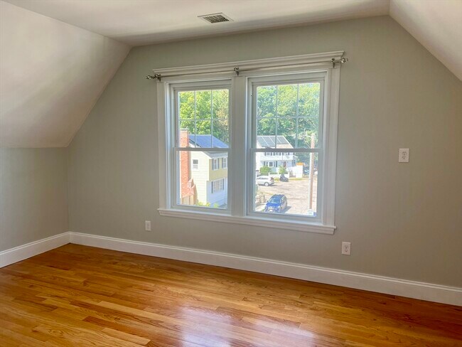 Building Photo - 25 Seymour St