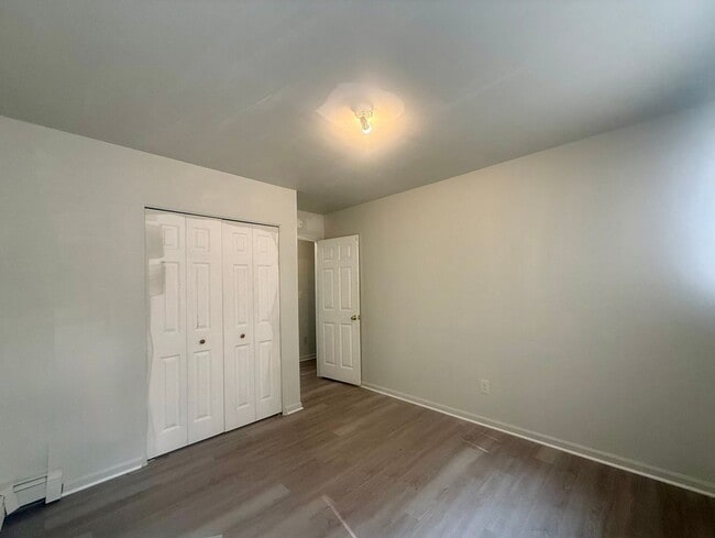 Building Photo - 410/412 S Revena Blvd