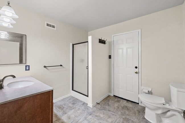 Building Photo - Spacious Home on Corner Lot!