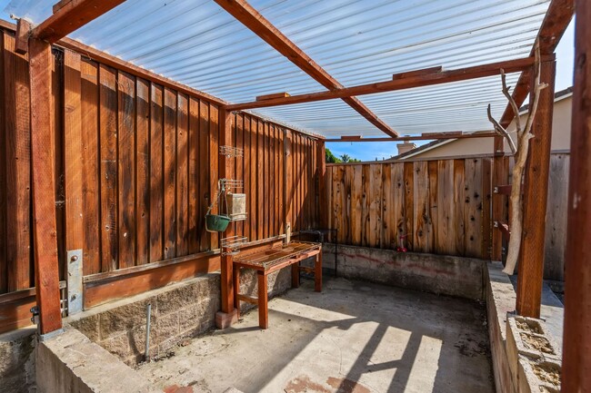 Building Photo - Spacious 3-Bed, 2-Bath Single Level Home