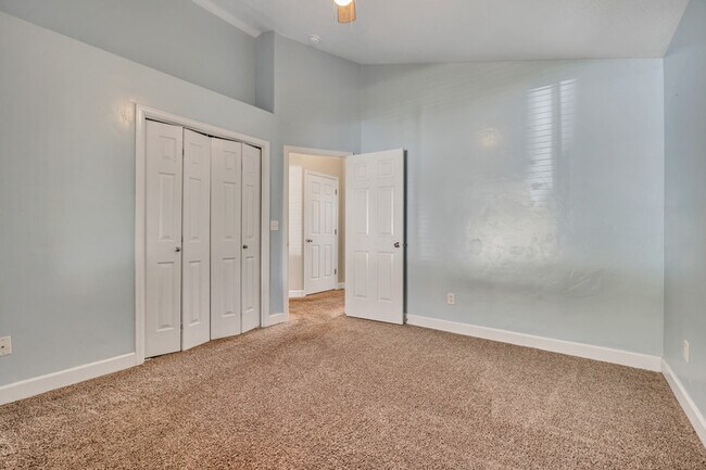 Building Photo - 8913 N Pine Hollow Dr