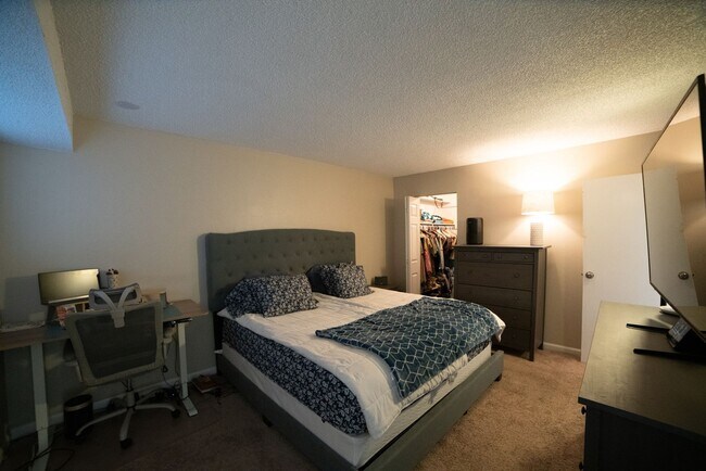 Building Photo - 341 Wright St