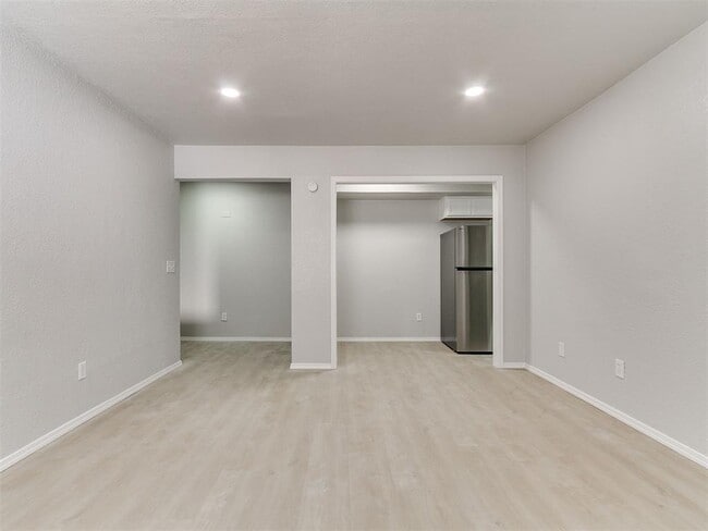 Building Photo - 817 SW 64th St
