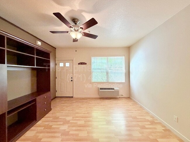 Building Photo - 657 NE Garswood Ln