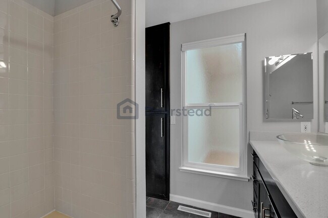 Building Photo - 1492 Via Cancion