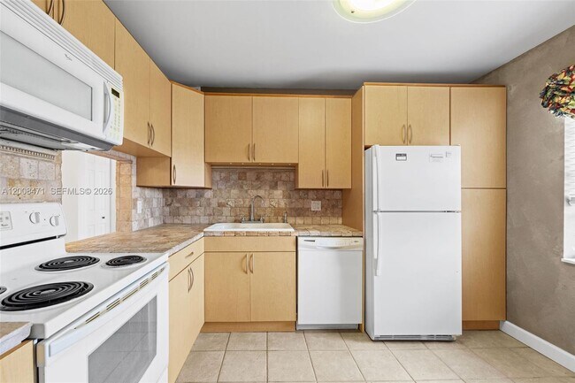 Building Photo - 110 Lake Meryl Dr