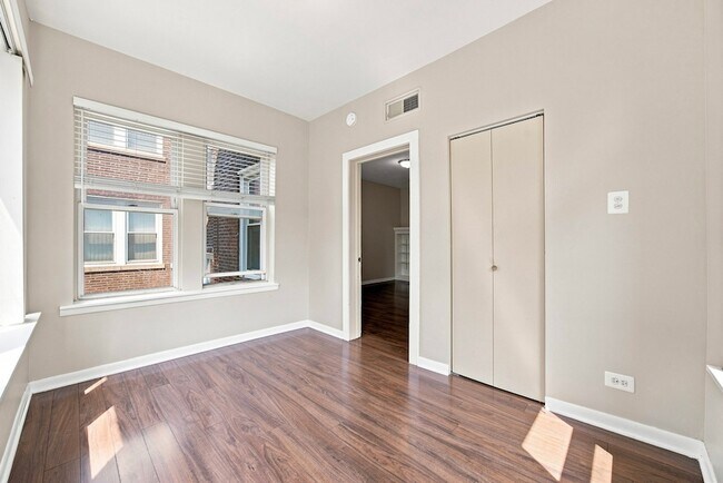 Building Photo - 7443 S Paxton Ave