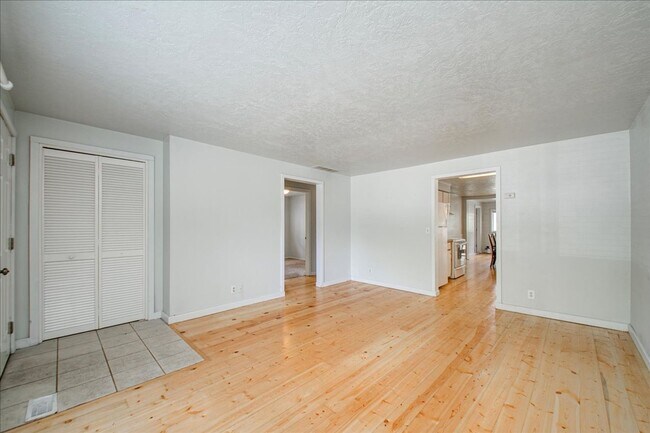 Building Photo - Desirable SE Boise Home Minutes From BSU!