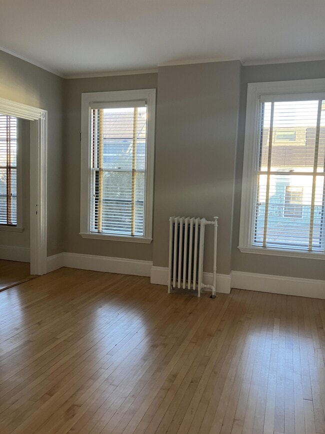 Building Photo - 322 Spring St