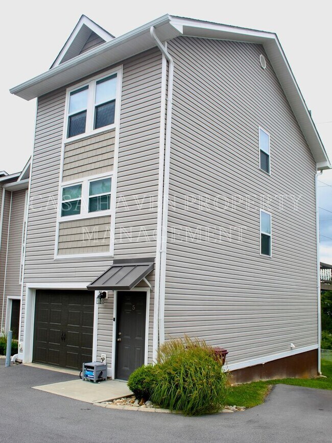 Building Photo - Coming Soon!!| Osborne Place | Modern 2BR/2.5Bath Townhome