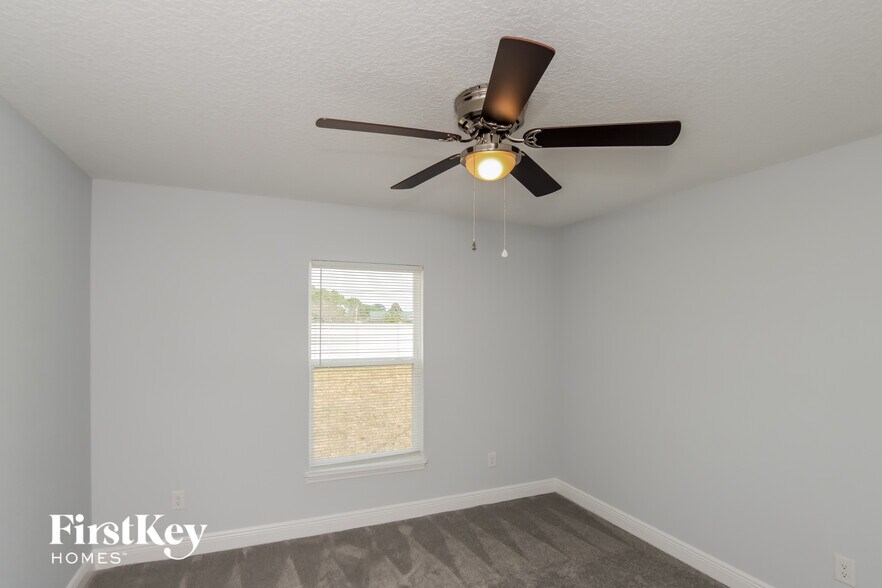 Building Photo - 541 Bird Ave SE