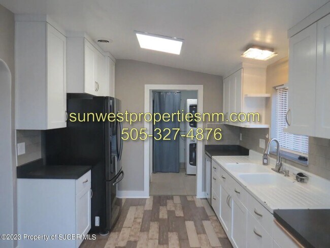 Building Photo - Updated 2 Bedroom House with Carport