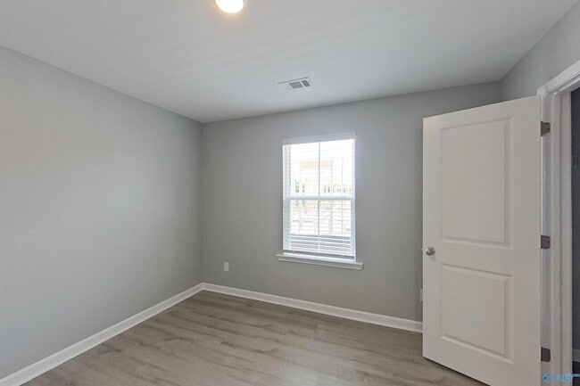 Building Photo - 101 Denise Dr