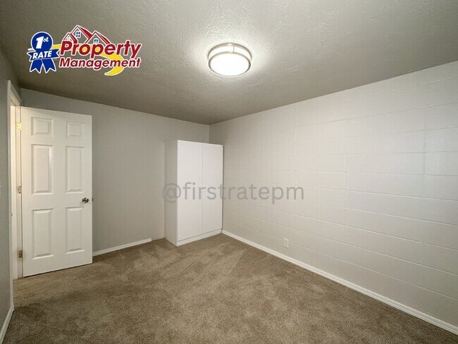 Building Photo - 1205 W Beacon St