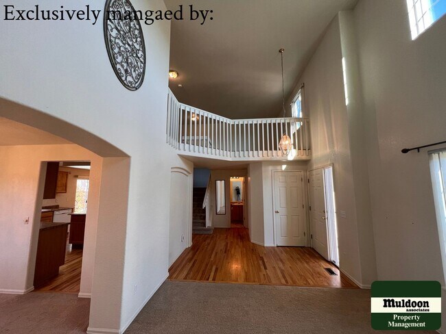 Building Photo - Stunning 3  Bedroom Home with lots of space and a beautiful fenced back yard -