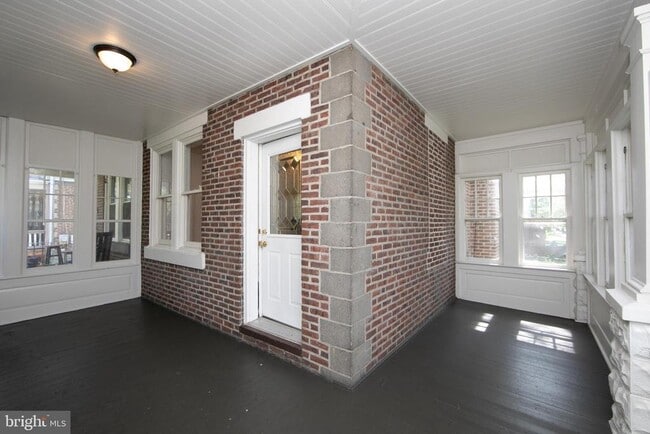 Building Photo - 100 E Stiles Ave