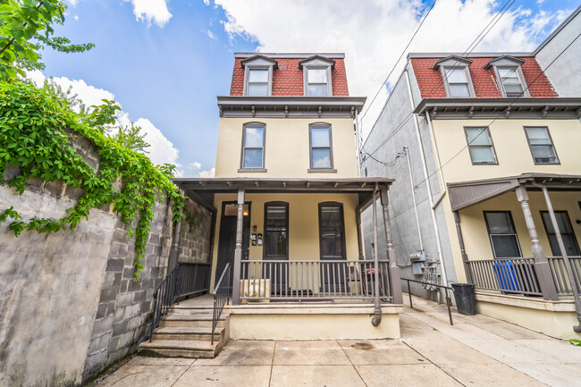 Primary Photo - 884 N 42nd St