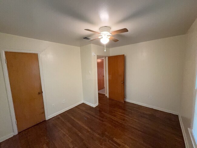 Building Photo - 408 Allen St