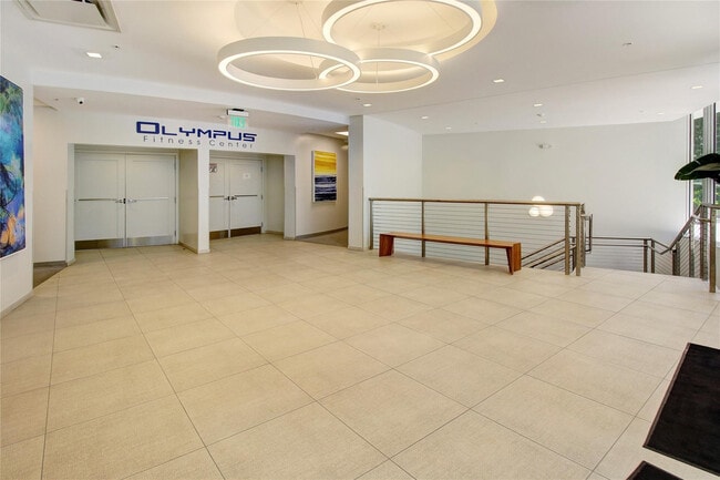 Building Photo - 2500 Parkview Dr