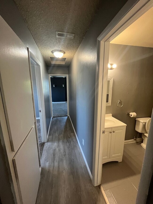 Building Photo - Beautiful Orem Home