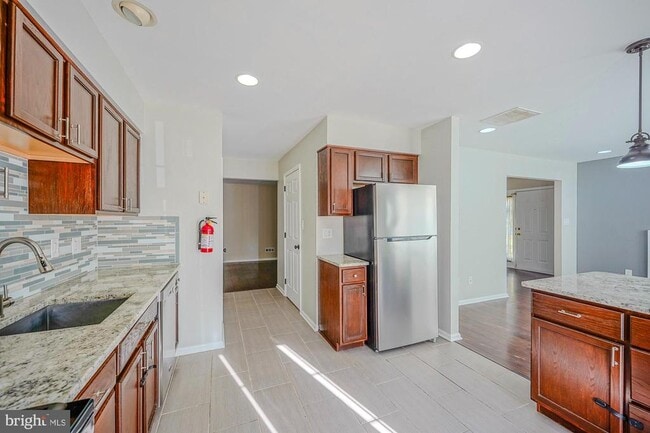 Building Photo - 3908 Grenwich Ln