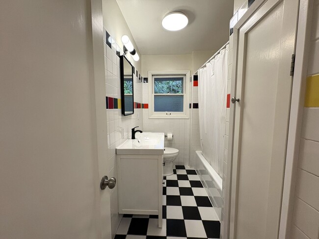 Building Photo - Charming 4-Bedroom Palo Alto Home with ADU...