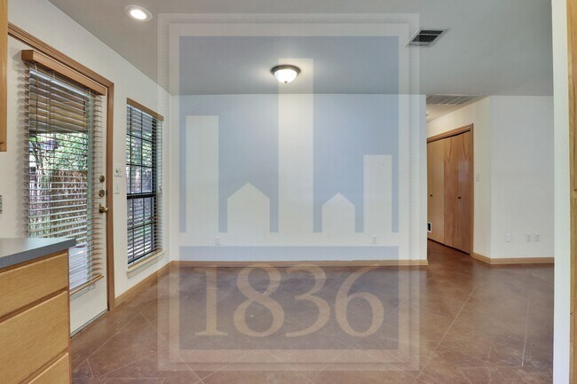 Building Photo - 2305 Balboa Rd