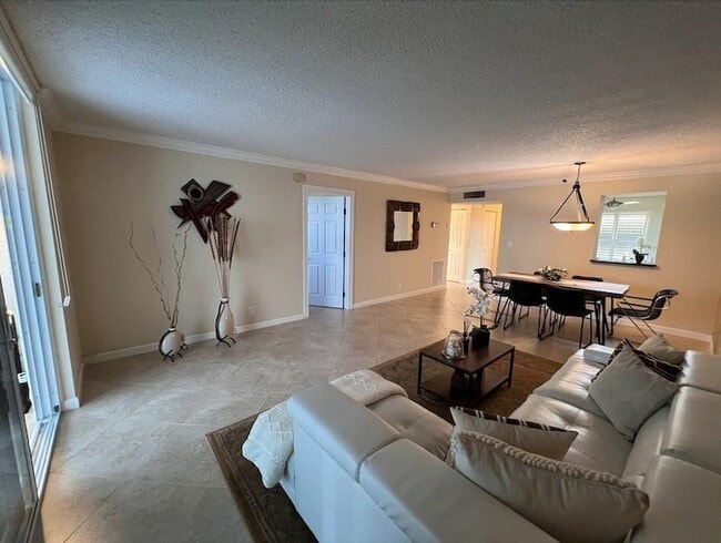 Building Photo - 4550 NW 18th Ave