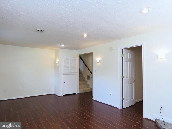 Building Photo - 7125 Vantage Dr